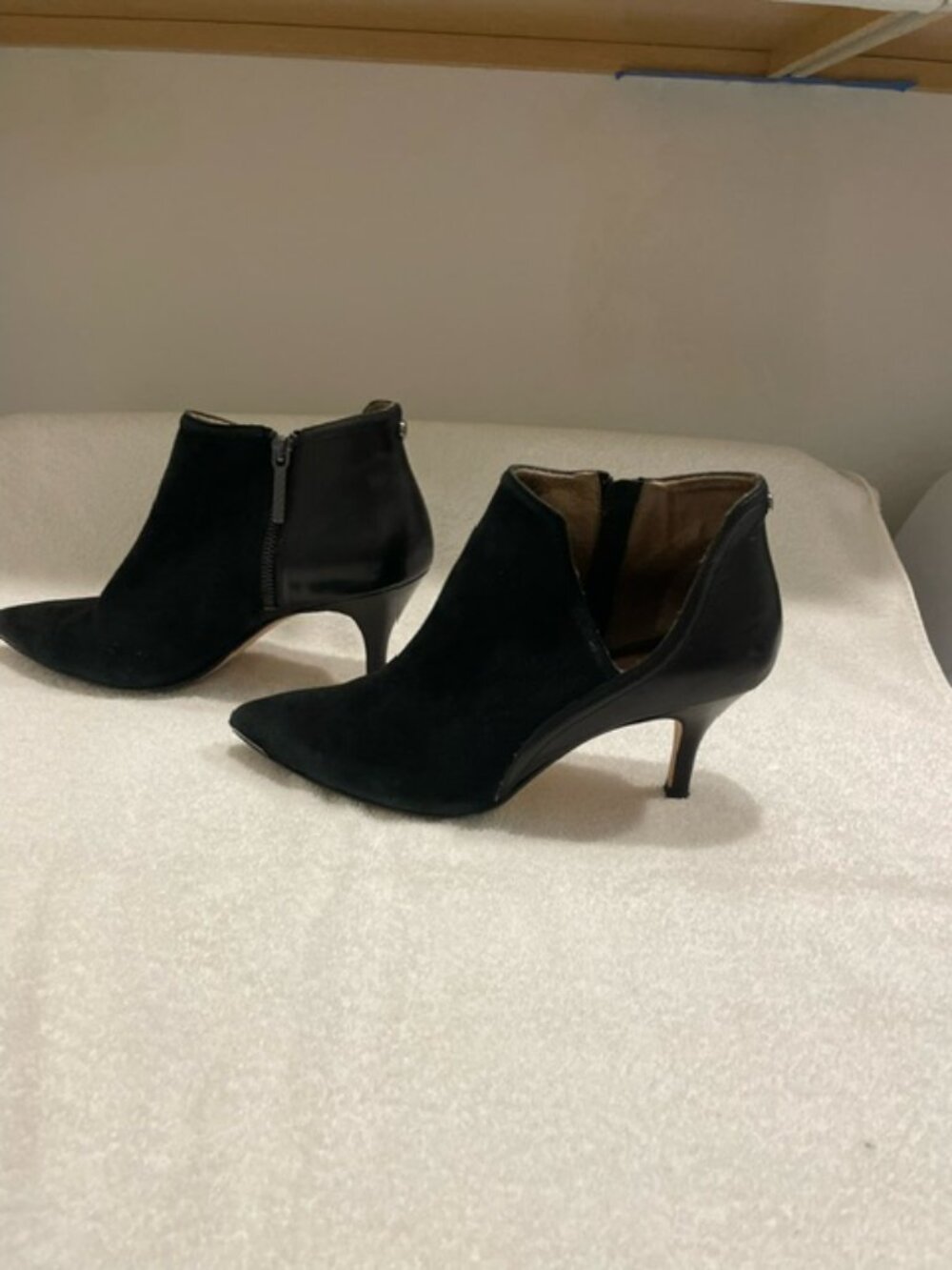 donald  j. pliner taila black suede ankle boots 9M made in Italy super soft